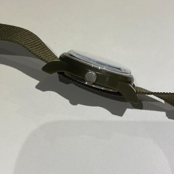 RARE BRAND NEW DAISO MILI WATCH MILITARY FIELD WATCH GREEN (4) - Picture 5 of 9